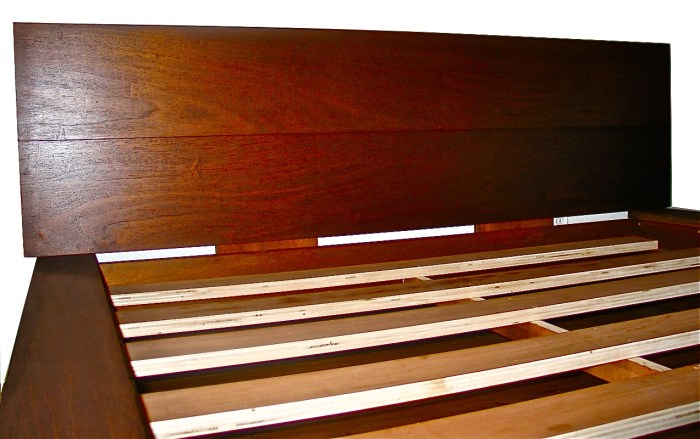 Bed queen Mahogany (3)