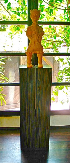 Pedestal Stand for Ming dynasty pottery Italian Ebony (2)